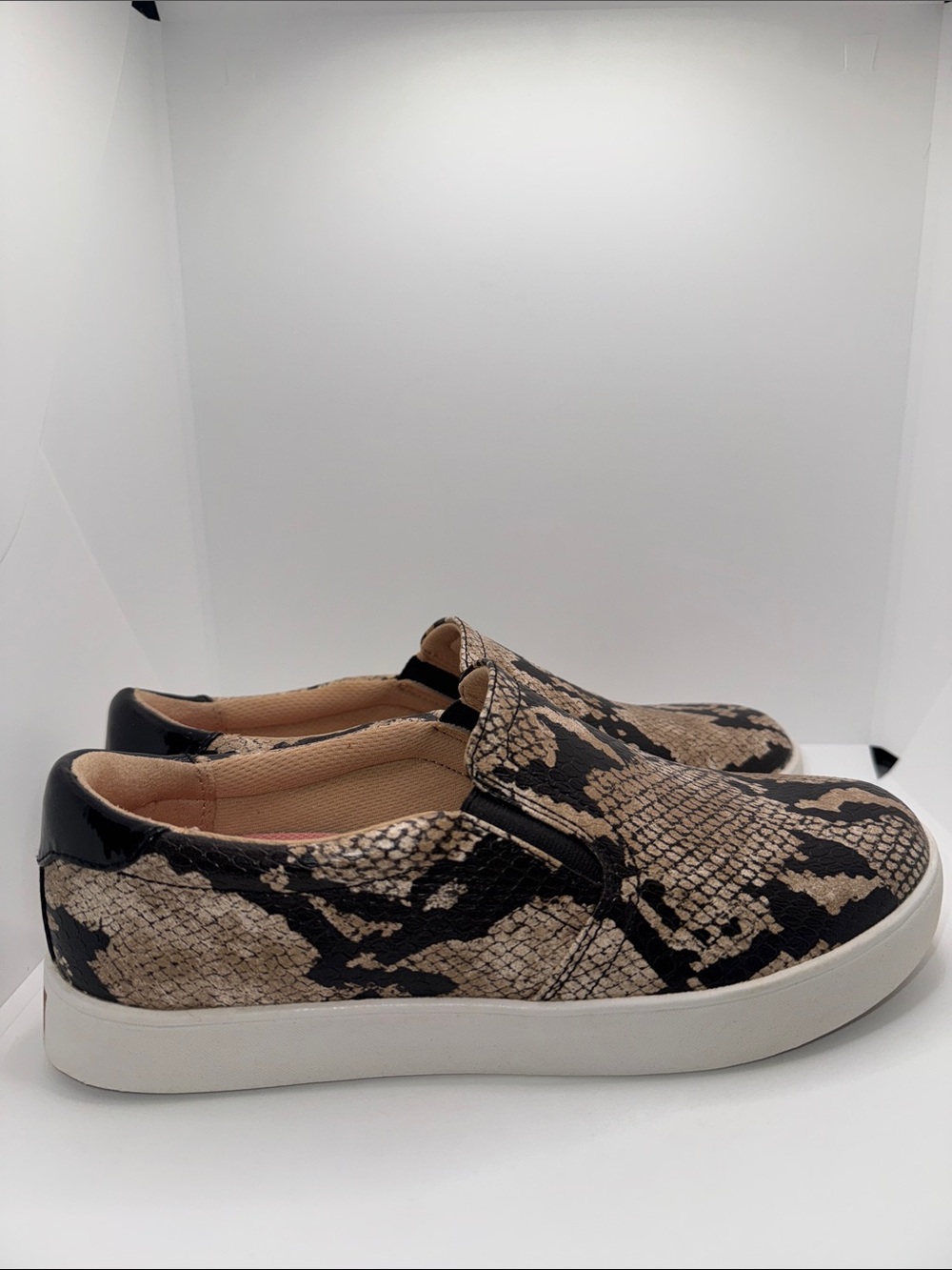 Dr. Scholl's Madison Slip On Sneakers Women’s Size 6.5 Vegan Snakeskin Print